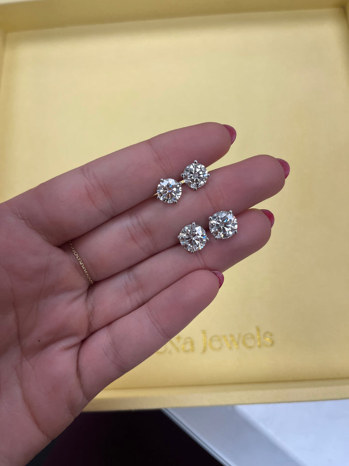 LAB DIAMOND STUD EARRINGS Comes with IGI Certificate