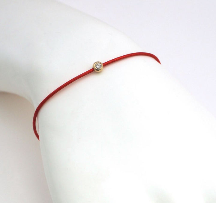 Round Bezel Diamond Bracelet Red Cordon